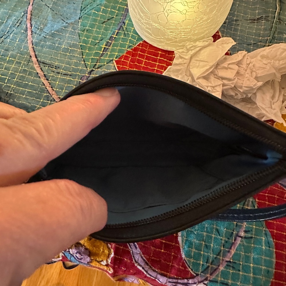 Coach patent leather wristlet. - Picture 4 of 9